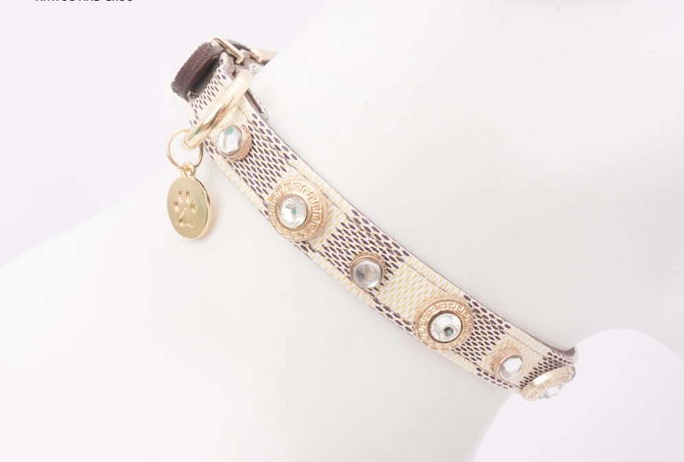 Kołnierz koniczynowy LuckyLuxe– Luksusowa Obojczykowa Obroża z PU