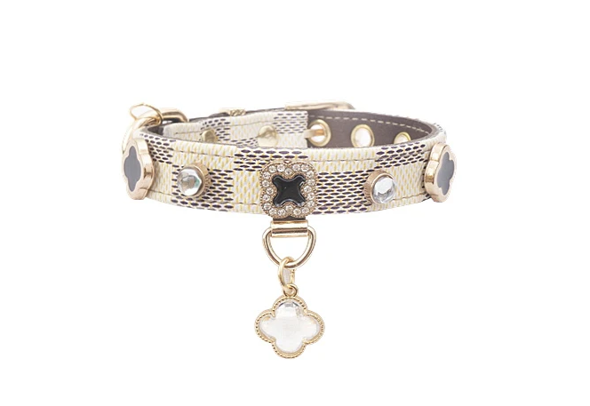 Kołnierz koniczynowy LuckyLuxe– Luksusowa Obojczykowa Obroża z PU