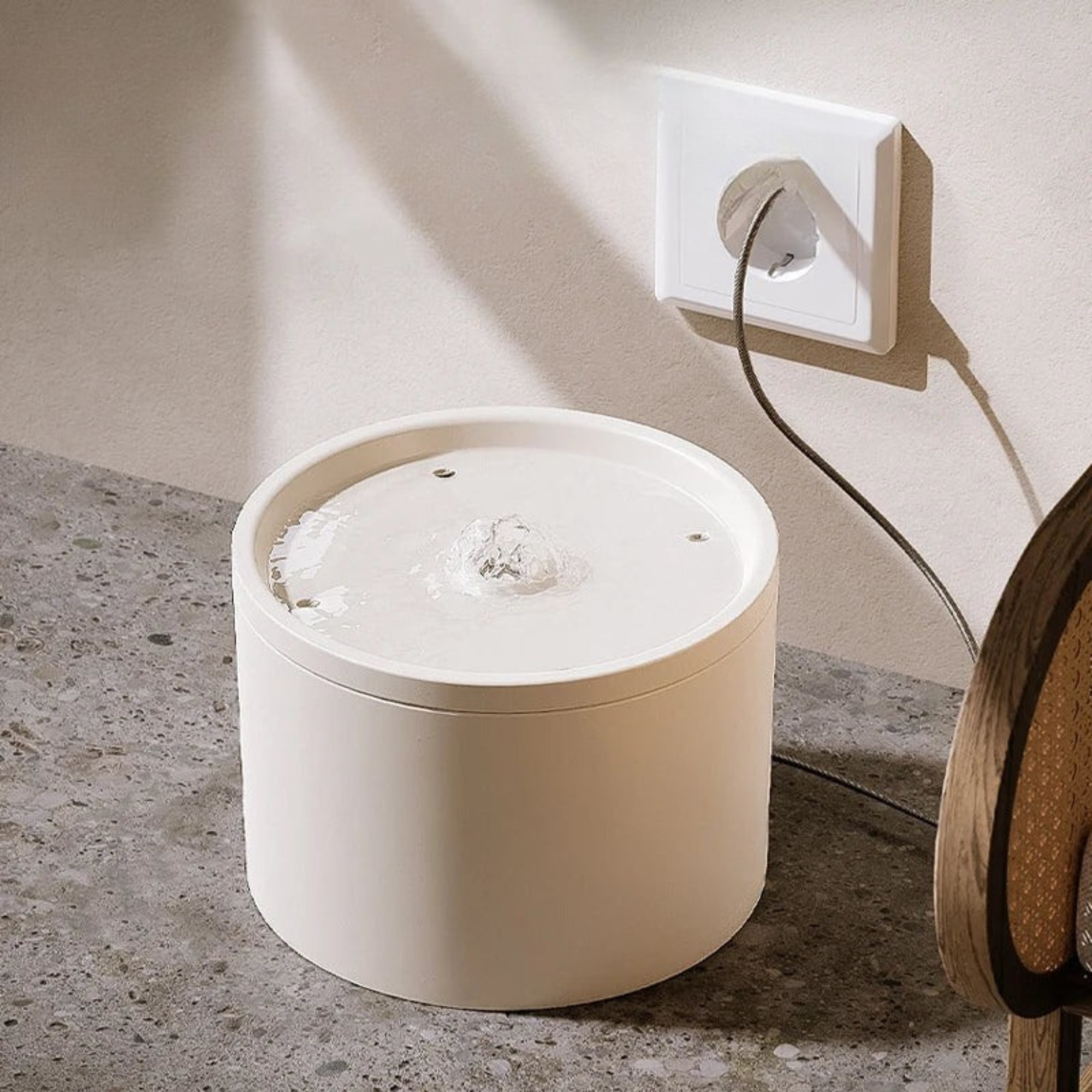 Keramiczna Fontanna do Picia 1.5L – Stylowa, USB, Z Filtrem Węglowym, Biała