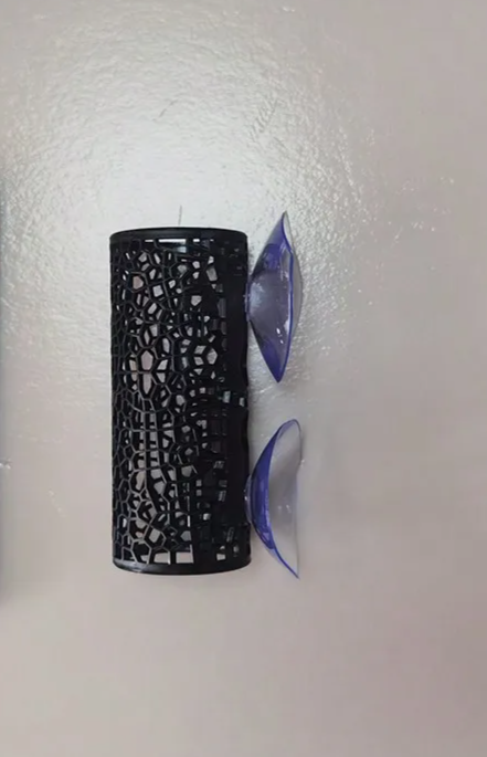 AquaHaven Czarna Rurka Kryjówka do Akwarium z Przyssawką